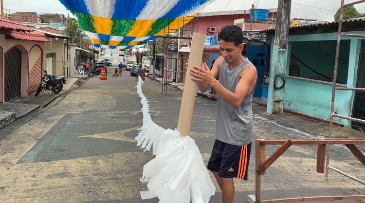 Como moradores se mobilizam para decorar 'rua da Copa' em Manaus e manter viva tradição de mais de 30 anos