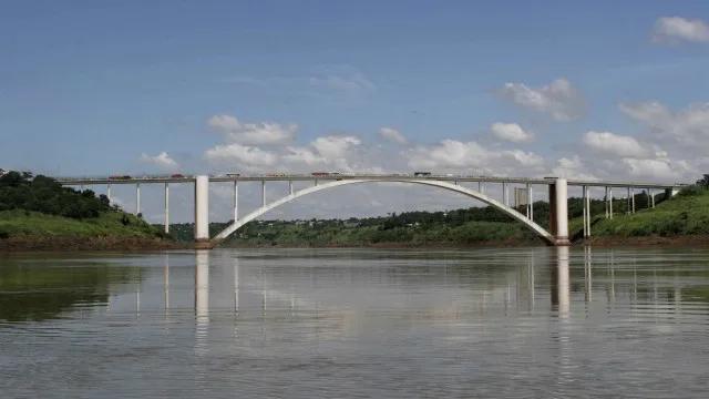 Contrabando do Paraguai rende lucro de até 500% ao crime organizado no Brasil