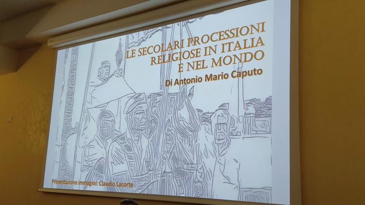 Brindisi, la secolare processione del Corpus Domini a cavallo