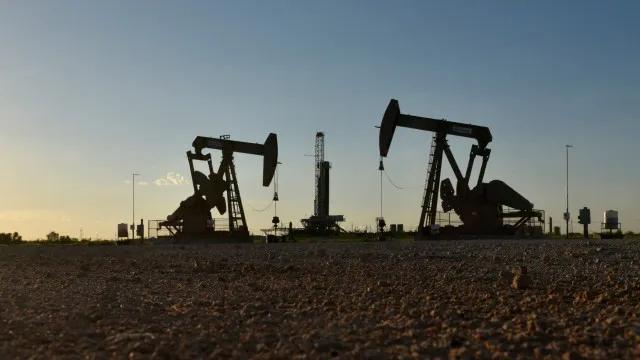 Preço do petróleo dispara mais de 8% após novos ataques em Hormuz