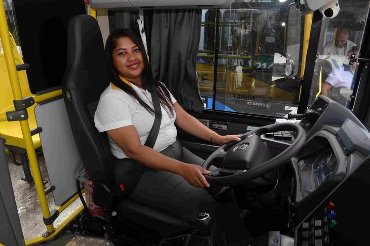 Salvador terá linhas de ônibus operadas exclusivamente por mulheres durante a Copa do Mundo Feminina 2027