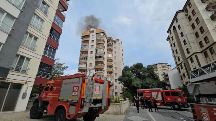 Kayseri’de çatısında yangın çıkan 9 katlı bina tahliye edildi