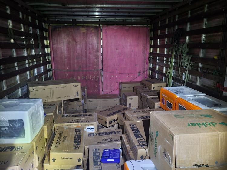 Carga de eletrodomésticos é roubada e suspeitos acabam presos em Icoaraci