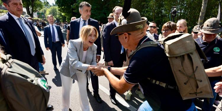 Meloni al raduno degli Alpini di Gemona: "Avevo bisogno di un po' di sano orgoglio nazionale"