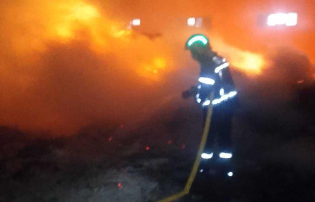 حريق مهول يلتهم جانبا من سوق الجملة للخضر والفواكه بمراكش + صور