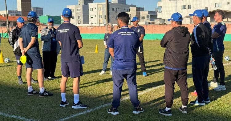 Gol do Brasil: Camboriú inicia formação de professores para projeto da CBF