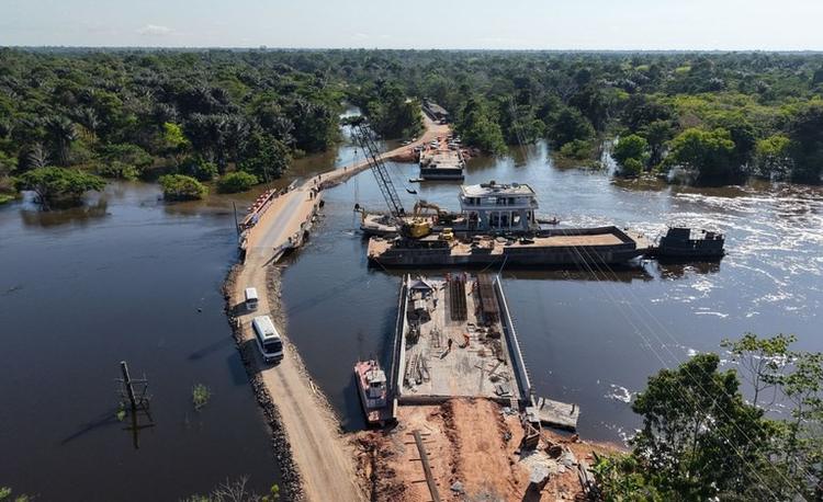 Após desabamento em 2022, nova ponte sobre o rio Autaz Mirim será liberada para tráfego na BR-319, diz Dnit