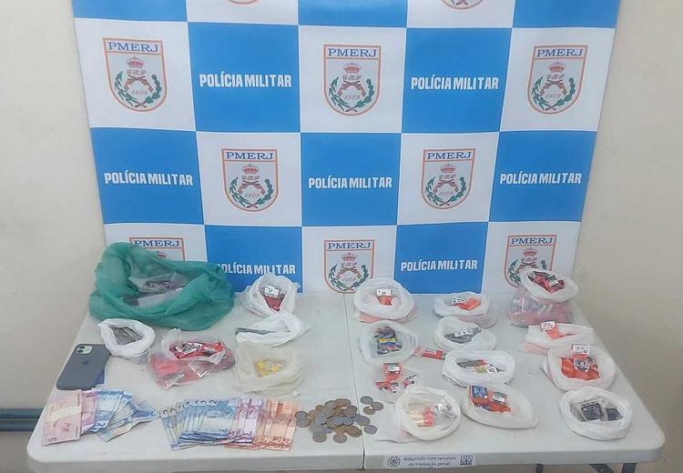 Dois homens são presos com drogas em Volta Redonda