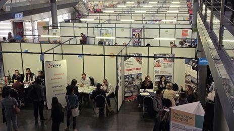 "À 61 ans, c'est compliqué" : à Tours, des seniors au chômage misent sur le forum de l'emploi pour retrouver du travail