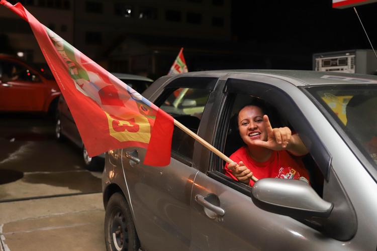 Apoiadores de Lula celebram na cidade mais bolsonarista do país; Flávio teve 90,56% dos votos em Nova Pádua, no RS