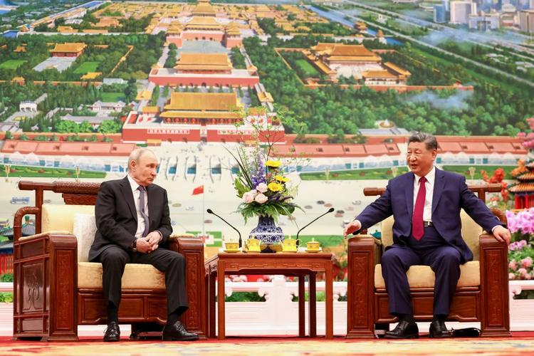 L'equilibrismo di Xi tra le superpotenze: sostegno a Putin e dialogo con Trump