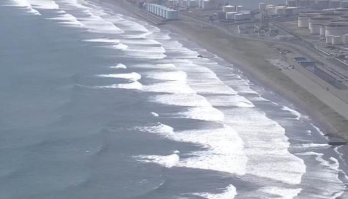 موجة تسونامي بارتفاع 80 سنتيمتراً تضرب اليابان بعد زلزال قوي