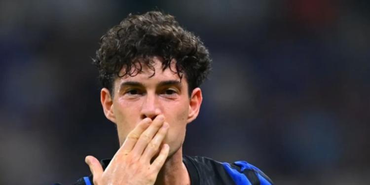 Alessandro Bastoni a Milano indagato per prostituzione minorile: il giocatore dell’Inter coinvolto nell’inchiesta escort