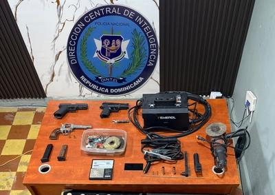 Ocupan armas, equipos de modificación de armas y detienen varias personas en Cotuí