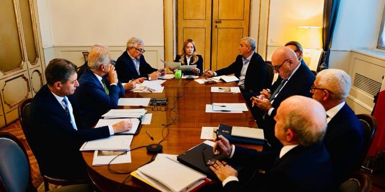 Meloni e Giorgetti blindano la manovra, si cerca intesa politica sulle banche
