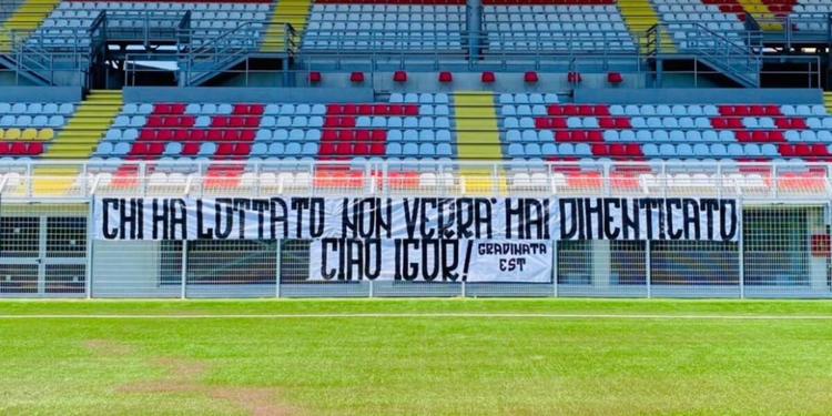 «Ciao Igor», Messina saluta lo Zar: lo striscione per Protti al Celeste