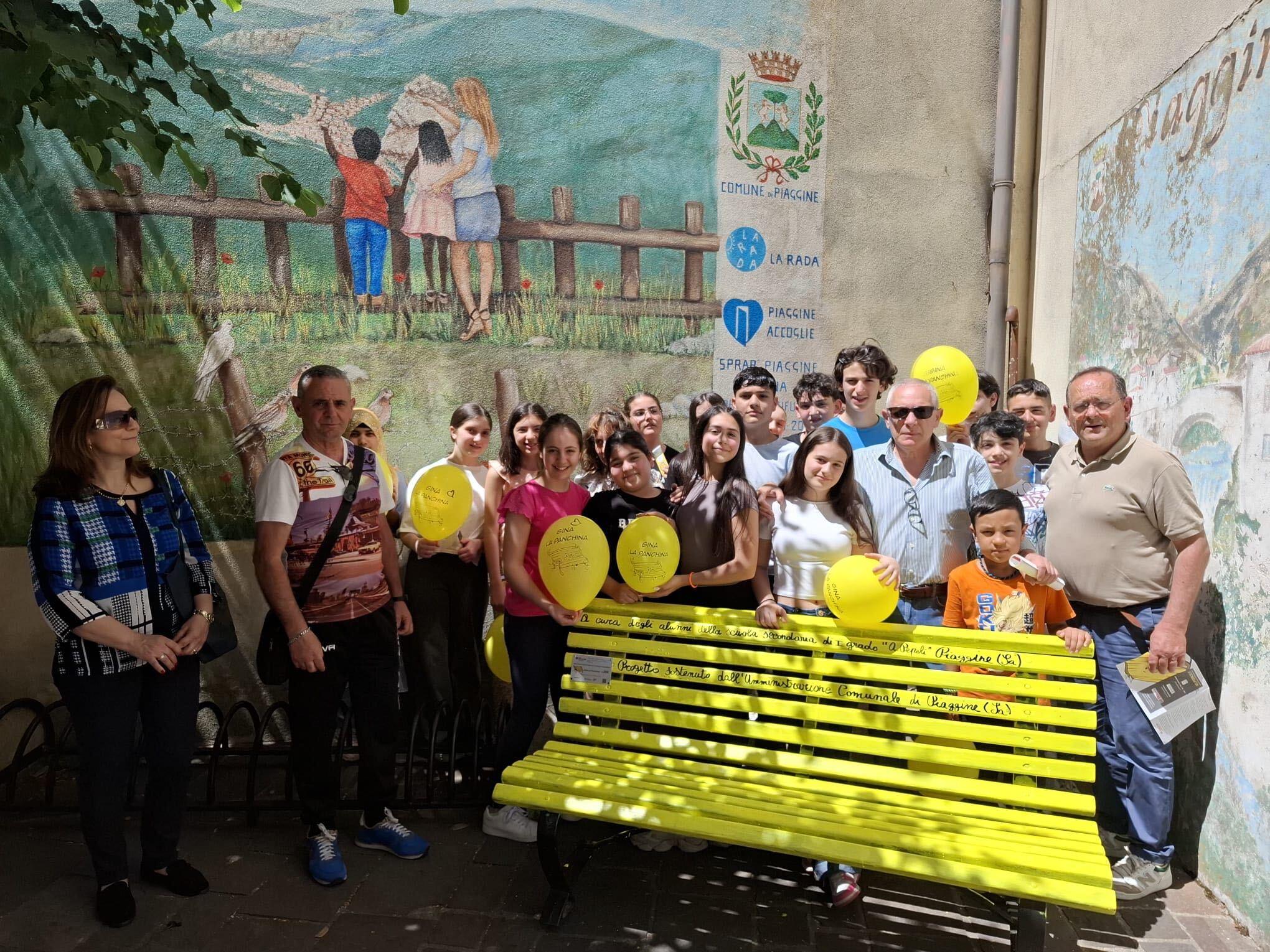 Piaggine dice no al bullismo: inaugurata la panchina gialla con gli studenti