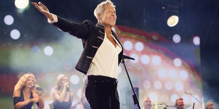 «La vita è adesso» e Claudio torna a cantarla