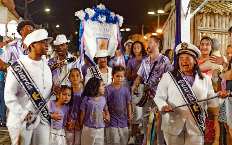 Entre pais, filhos e netos, congada mantém tradição viva há 246 anos no Sul de Minas