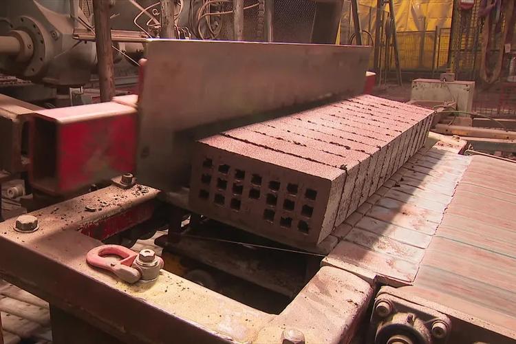 VIDÉO. Comment cette usine du Nord réinvente la brique rouge pour la rendre plus écoresponsable