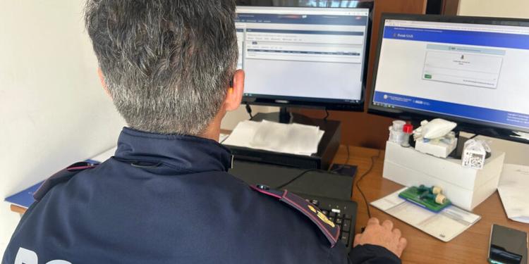 Truffe digitali estive e "case fantasma": i più colpiti sono i ragazzi dai 18 ai 24 anni
