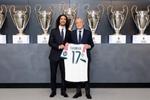 Cucurella ya luce de blanco