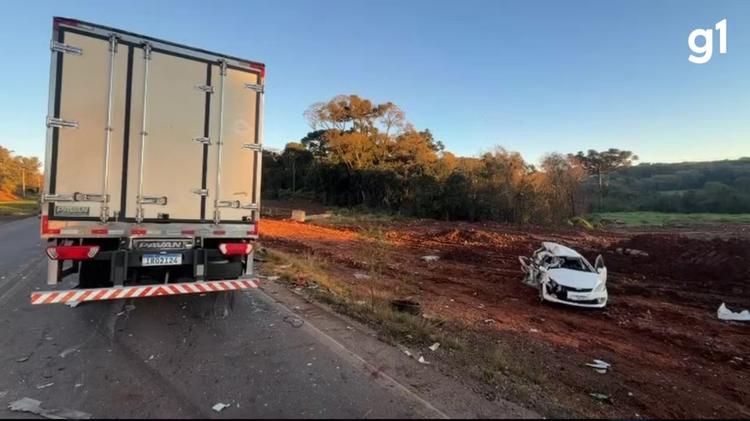 Motorista de 50 anos morre após carro bater de frente com caminhão em acidente na ERS-324, em Passo Fundo