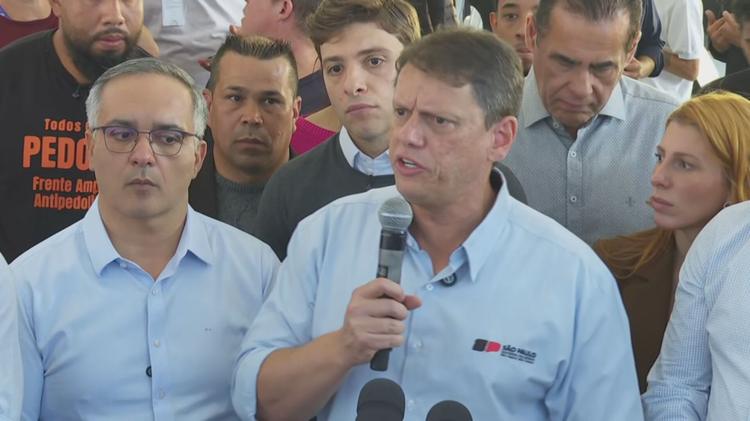 Tarcísio defende Flávio Bolsonaro e diz que áudios com Daniel Vorcaro não afetam pré-candidatura do senador