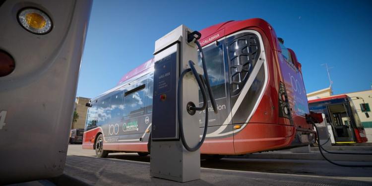 Trasporti a Reggio Calabria, Basile: «La flotta di Atam rispetta l’ambiente: 70 bus elettrici e 50 a gasolio “euro 6”»