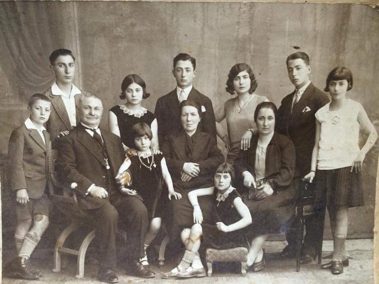 Cosmopolitan Greeks