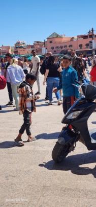 حملات غير ناجعة..عودة مقلقة لظاهرة تسول الأطفال في ساحة جامع الفنا بمراكش