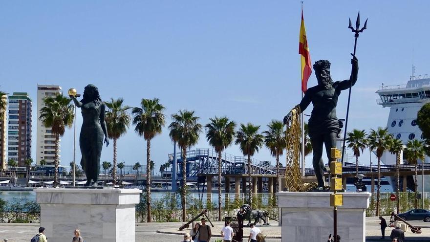 Las entidades cívicas se quejan del silencio oficial por las esculturas del Puerto de Málaga