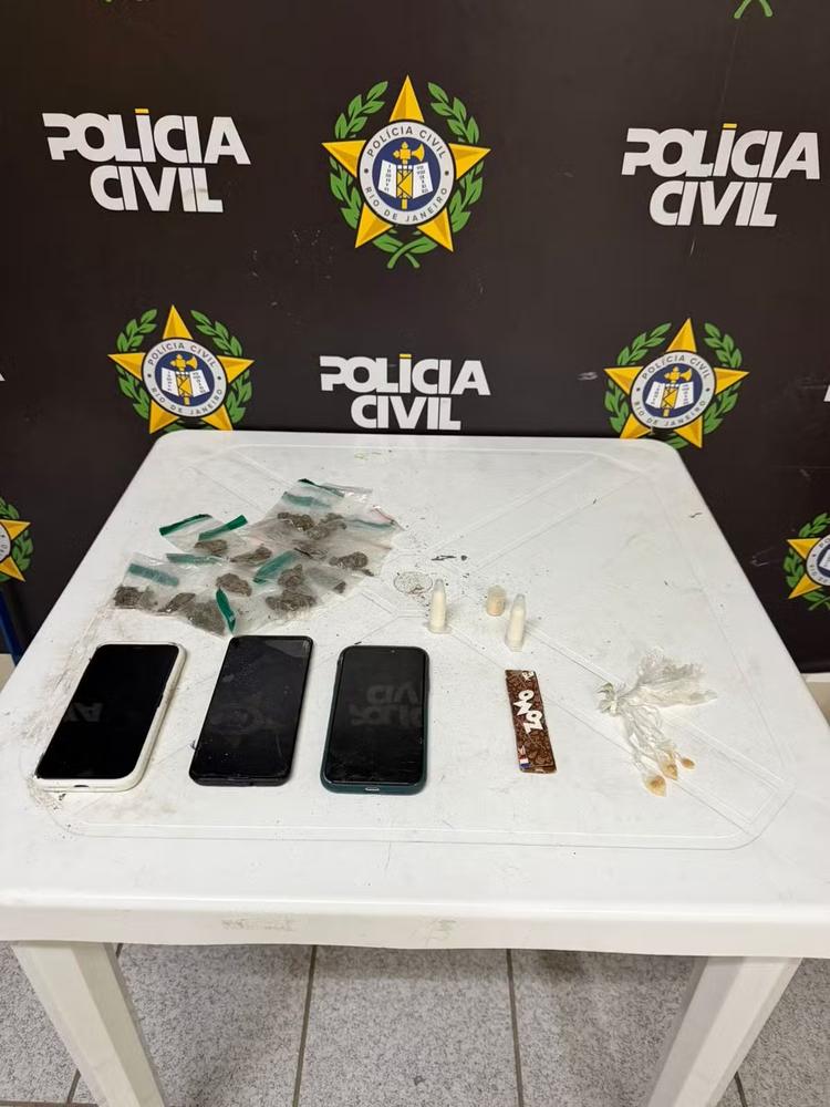 Dois jovens são presos e adolescente apreendido por tráfico de drogas em Barra Mansa