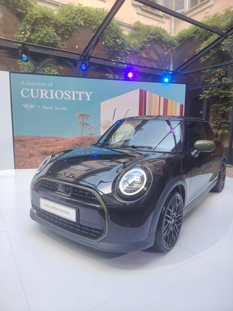 MINI Cooper Paul Smith Edition spunta nel Giardino della Curiosità