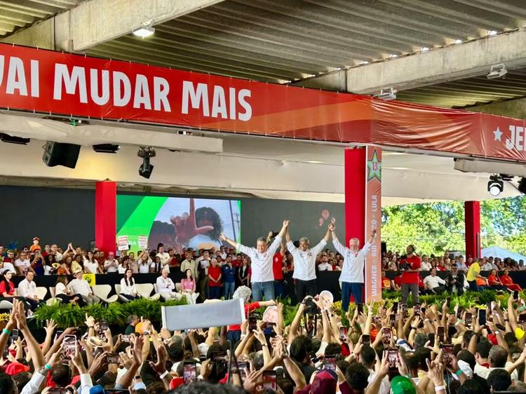 Com presença de Lula, PT lança Jerônimo Rodrigues como candidato ao governo da Bahia