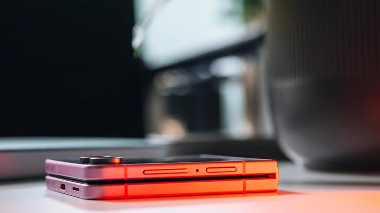 Samsung Galaxy Z Flip 8 folded