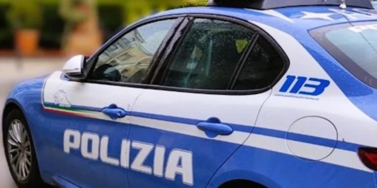Prova a rapire una 14enne, ma la mamma lo blocca. Lui continua a molestarla e fare foto: arrestato 29enne a Perugia
