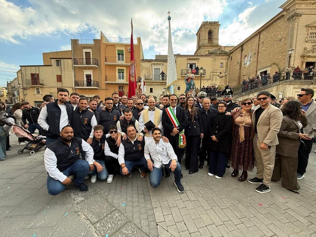 💛 #Pasqua2026 a Licodia Eubea: giornate intense di 𝐟𝐞𝐝𝐞, 𝐭𝐫𝐚𝐝𝐢𝐳𝐢𝐨𝐧𝐞 𝐞 𝐩𝐫𝐨𝐟𝐨𝐧𝐝𝐚 𝐩𝐚𝐫𝐭𝐞𝐜𝐢𝐩�...