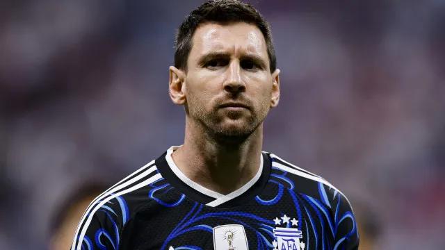 Messi volta a palco de derrota que causou sua 'aposentadoria' da seleção