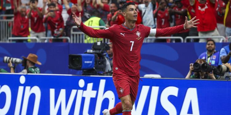 Il Portogallo si riscatta e travolge l'Uzbekistan 5-0: Ronaldo da record, doppietta e risposte alle critiche