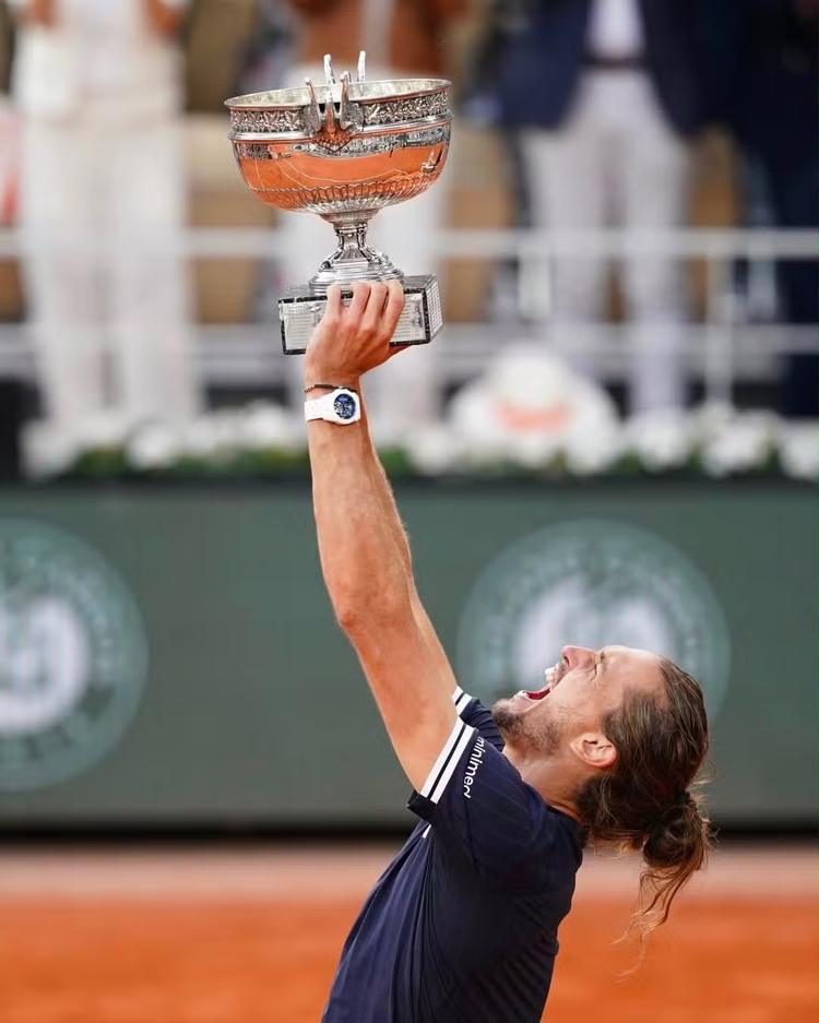 Insulina, sensores e correções durante o jogo: como Zverev administrou a diabetes até o título de Roland Garros