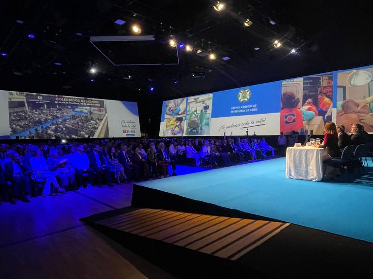 La enfermería gaditana celebra su historia y su futuro en un emotivo homenaje a sus profesionales