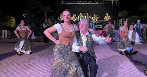 Tradizioni senza confini: il Festival che unisce📽 VIDEO NEL SERVIZIO 📽 🌍🎶 A 𝗚𝗶𝗼𝗶𝗼𝘀𝗮 𝗠𝗮𝗿𝗲𝗮 il Festival in...