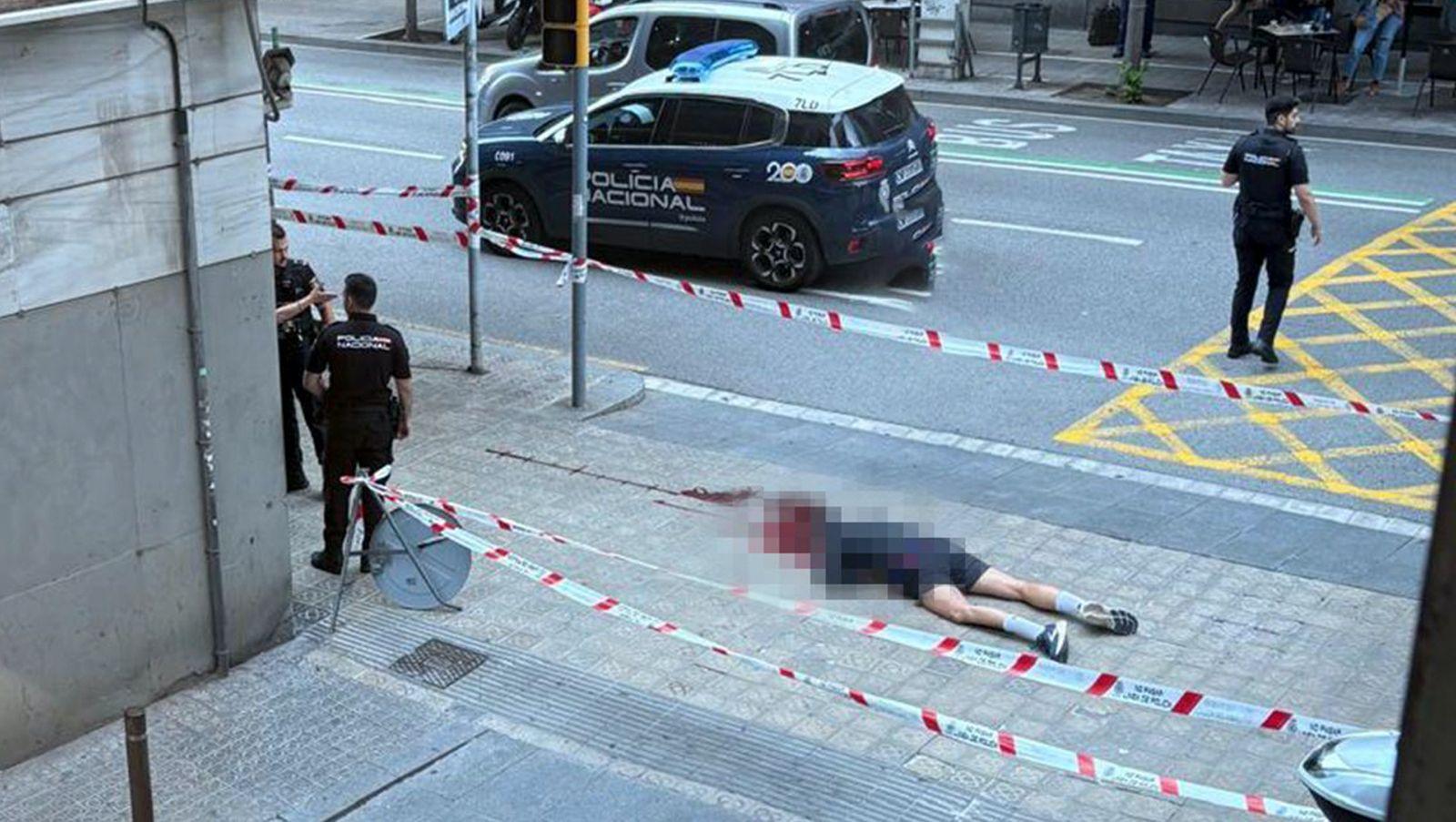 Ejecución a quemarropa en Barcelona: un muerto ante comisaría en plena visita del Papa