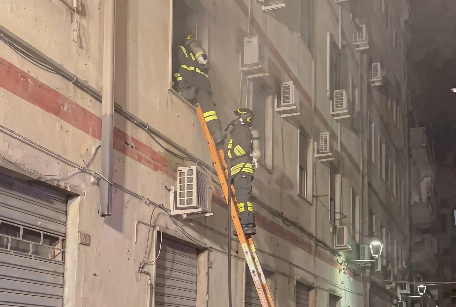 Incendio in un appartamento a Battipaglia: paura in via 24 Maggio