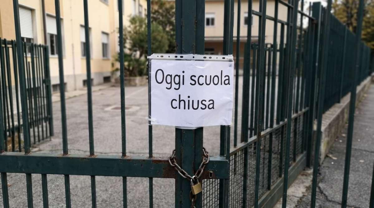 Buccino, caro carburanti e stop ai bus: scuole chiuse. Sindacati chiedono interventi in tutta la Campania