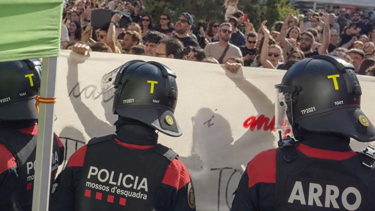 Terroristas antifa revientan Sant Jordi con agresiones a Vox