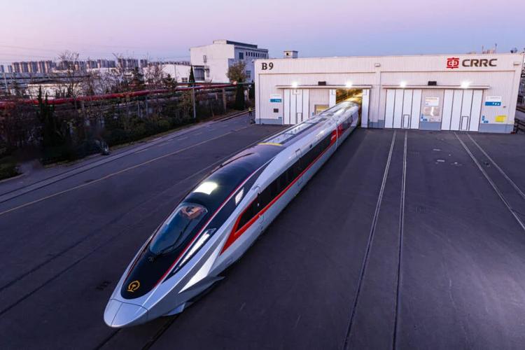 Le TGV est dépassé : la Chine dévoile CR450, “le train commercial le plus rapide du monde”