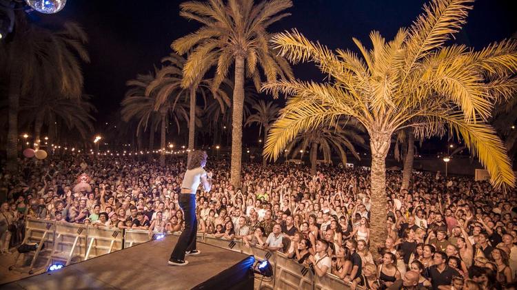 En 2009 la histórica fiesta se mudó al Parc de la Mar, donde llegó a alcanzar una media de más de 15.000 asistentes.