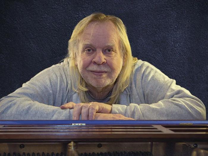 Cantor do MPB4 lembra shows com Rick Wakeman e perda que lamenta até hoje